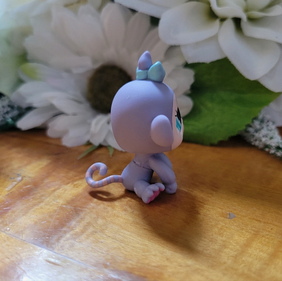 Littlest Pet Shop LPS #2277 Monkey Purple Blue Bow Eyes Baby 2006 - Picture 3 of 12